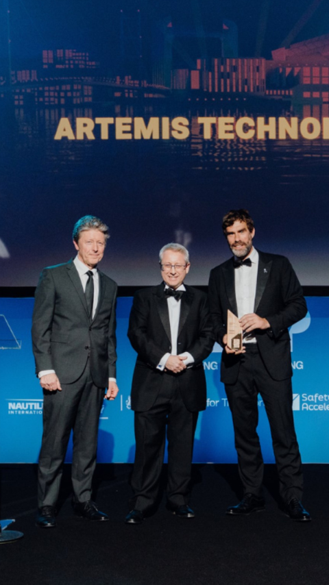 Image of Iain Percy holding award onstage with two others
