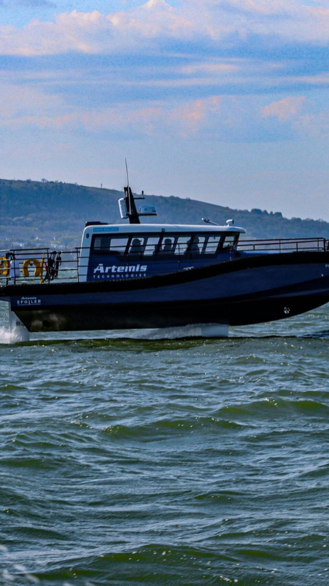 Artemis Technologies EF-12 Workboat foiling in rough sea
