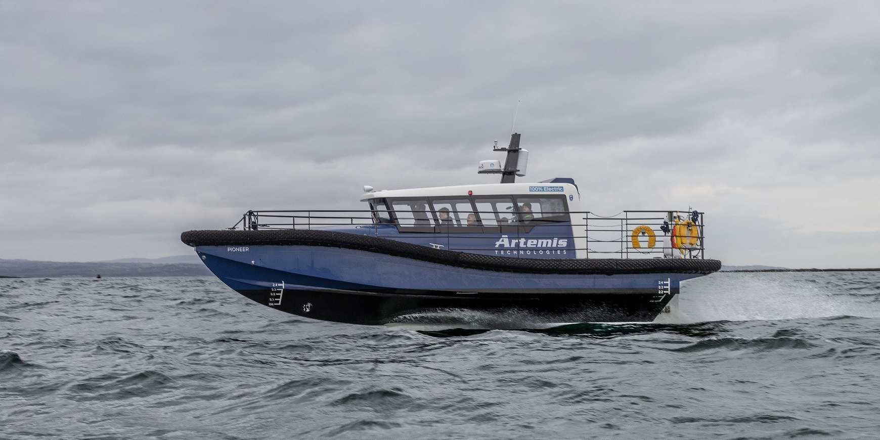 Image of EF-12 Workboat foiling on rough seas