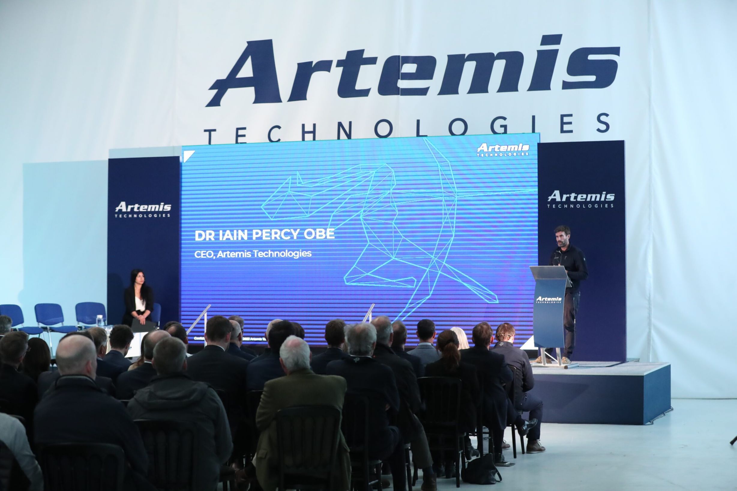 Iain Percy speaking on stage infront of crowd