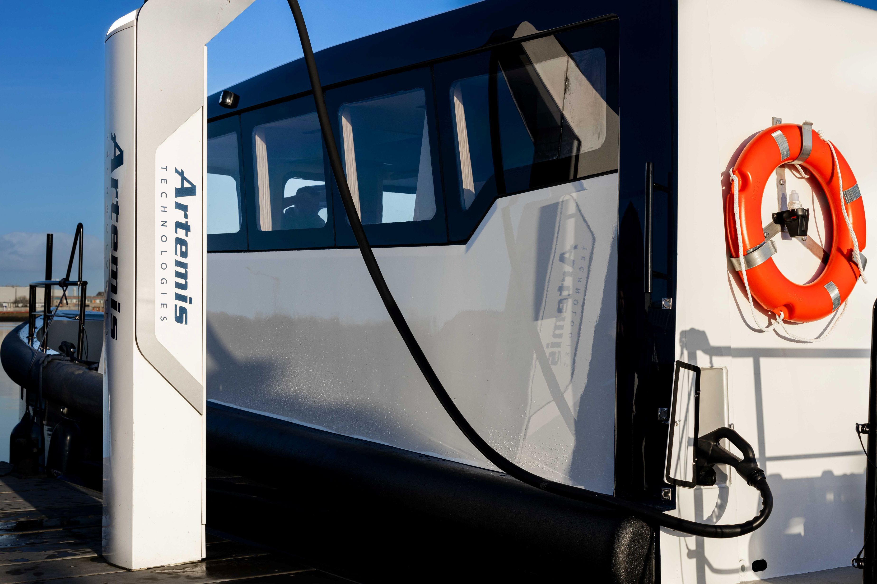 Artemis EF-12 Workboat XL charging from the shoreside charger