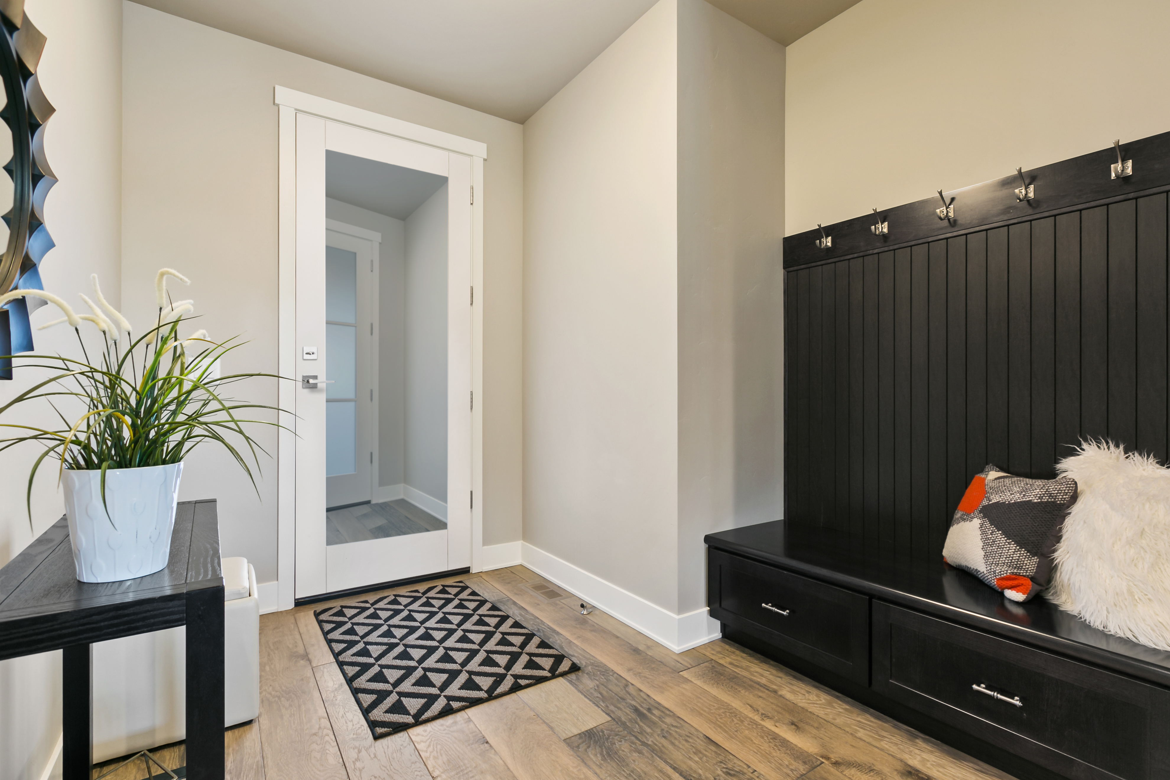 White Shaker 1L Clear Insitue