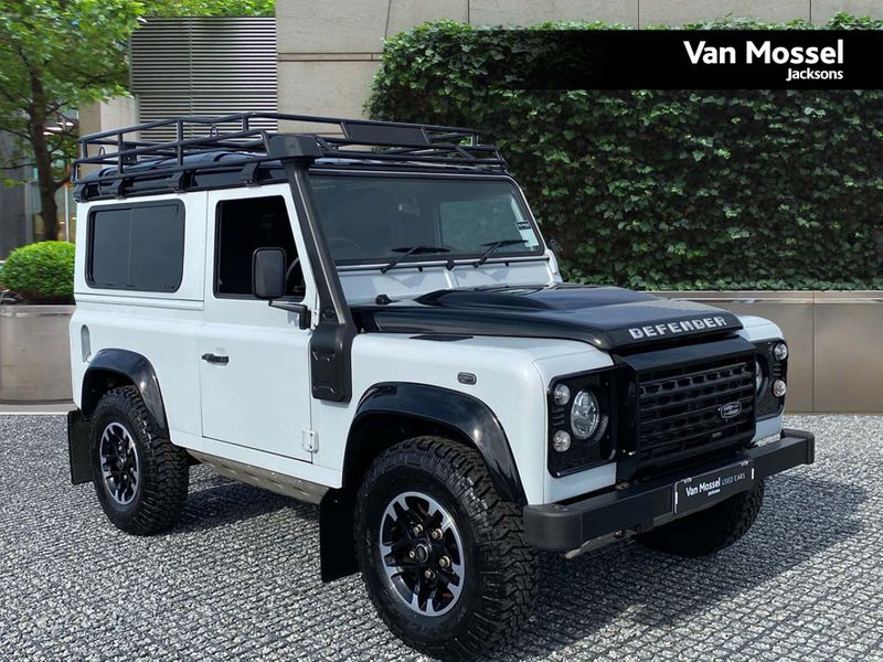 Land Rover Defender Adventure