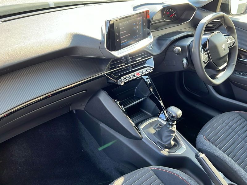 Peugeot 208 Active Premium +