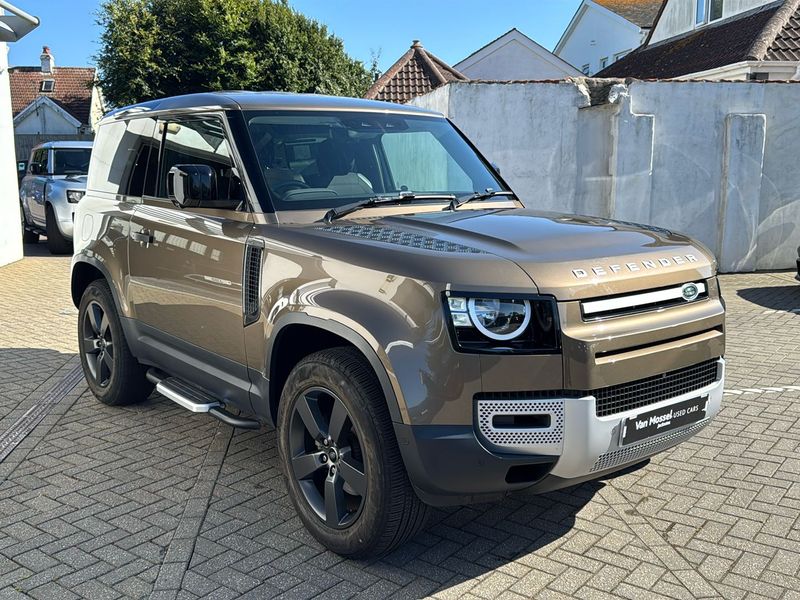 Land Rover Defender 