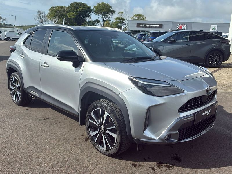 2022 TOYOTA YARIS CROSS PREMIERE EDITION 22,995 22,000 MILES PETROL ELECTRIC HYBRID AUTO 2022 VIEW... photo